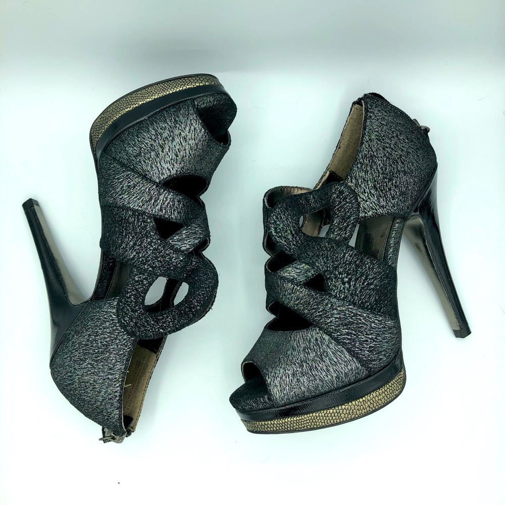 Isola | NWOT Sexy Silver & Black High Heel